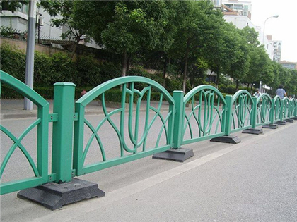 香港新式道路护栏